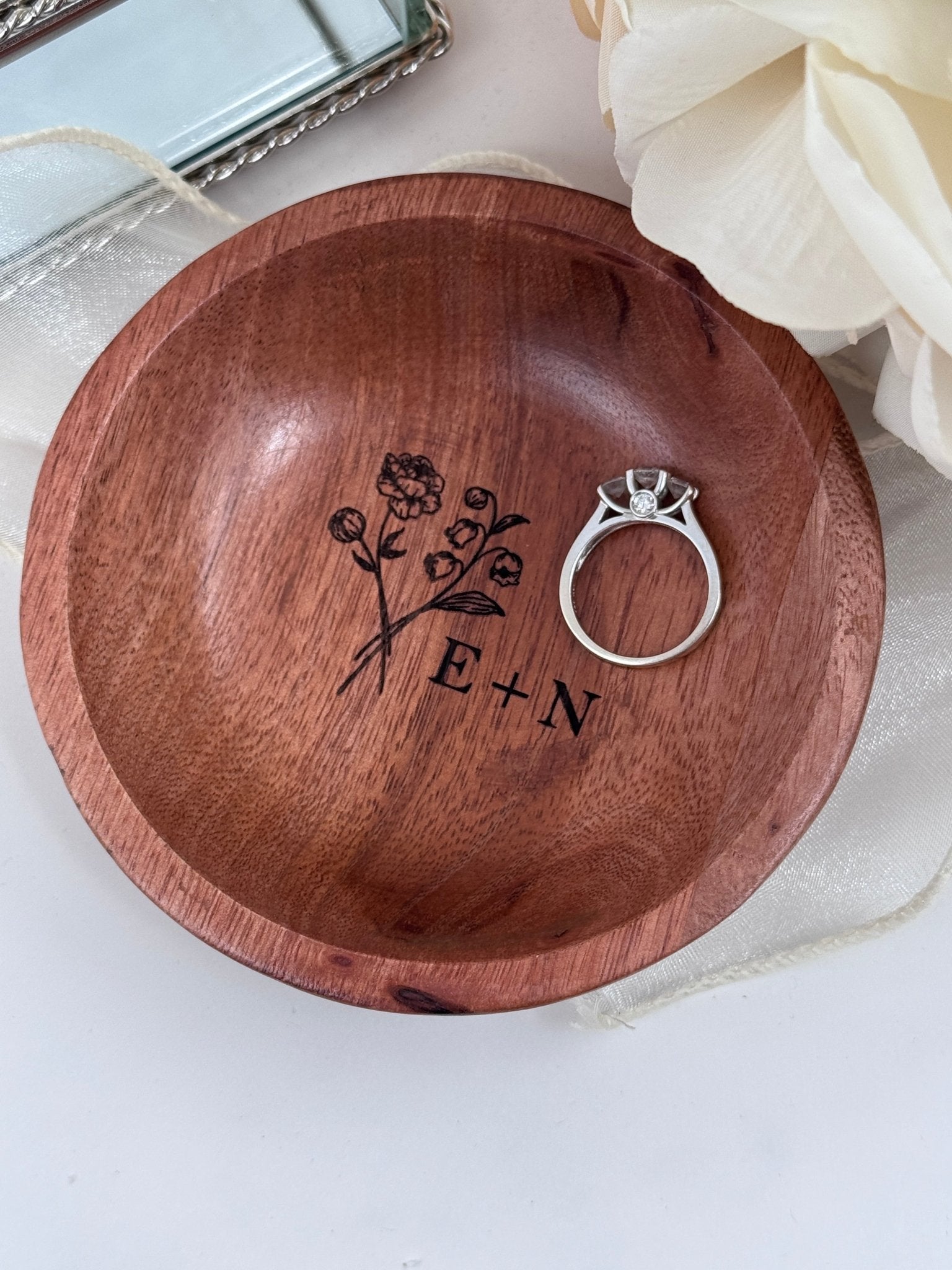 Custom Engraved Ring Dish with Your Birth Flowers – Personalized Wooden Keepsake - Embellish My Heart